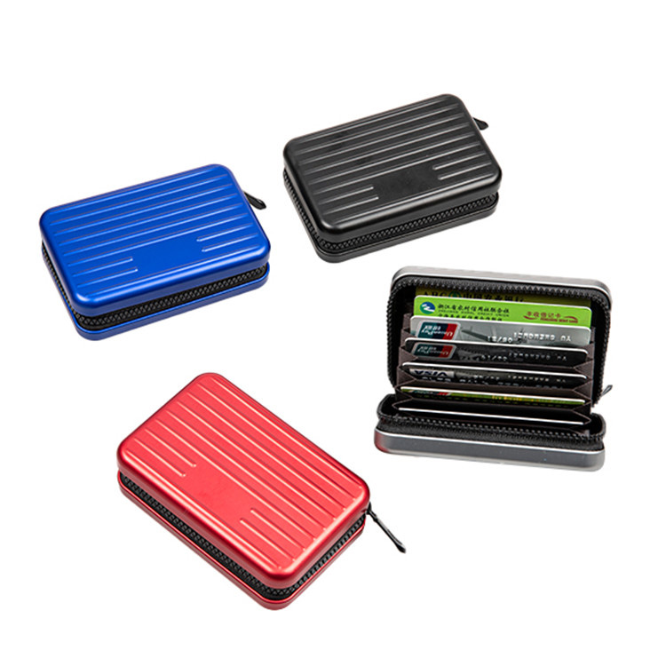 Si e përmirëson një portofol me karta alumini me zinxhir sigurinë dhe organizimin e kartës së përditshme?