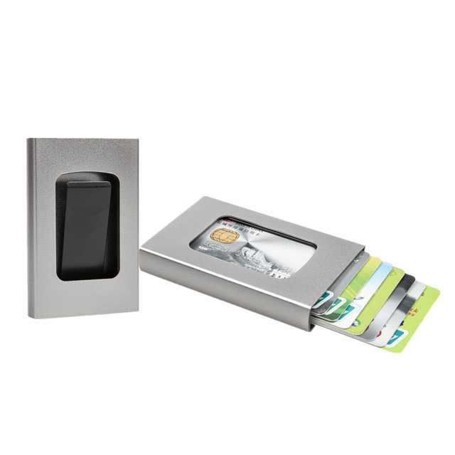 A ia vlen një portofol bllokues RFID?